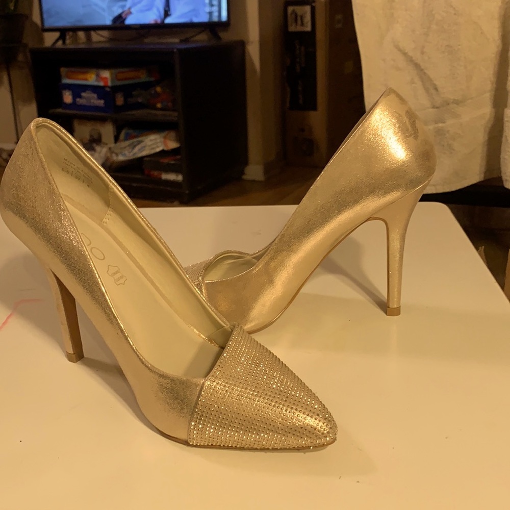 Aldo gold/silver glittery pointed toe heels (6.5)